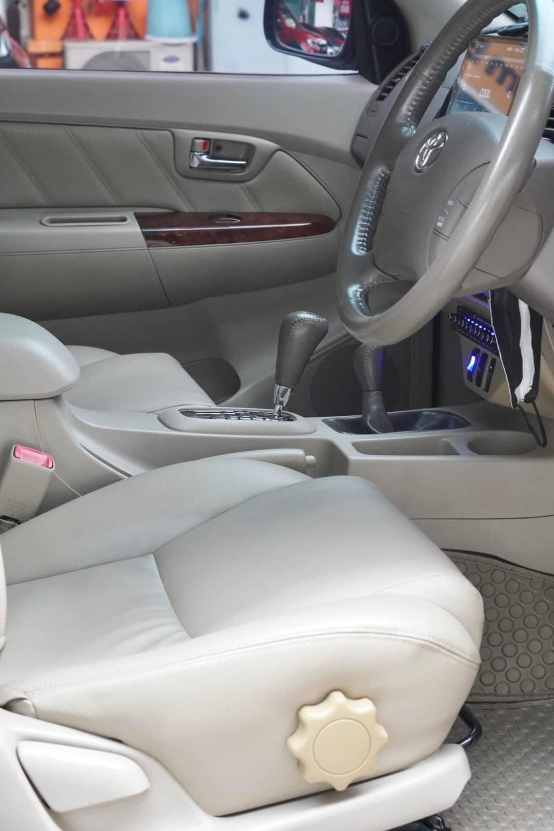 2008 Toyota Fortuner สีดำ (รูปที่ 13)
