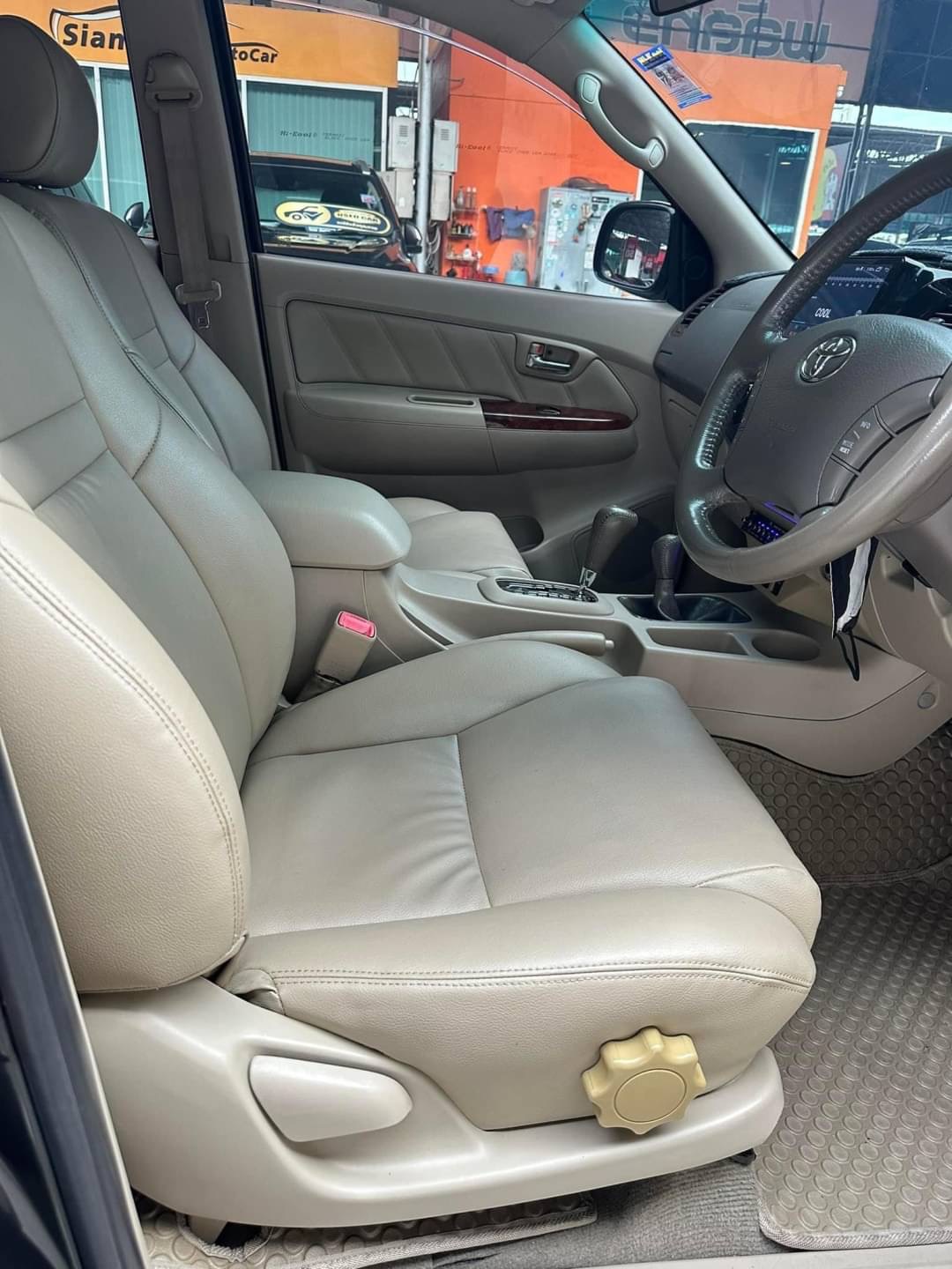 2008 Toyota Fortuner สีดำ (รูปที่ 14)