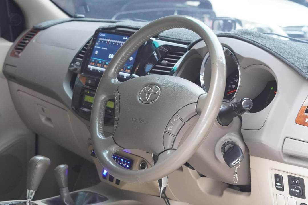 2008 Toyota Fortuner สีดำ (รูปที่ 11)