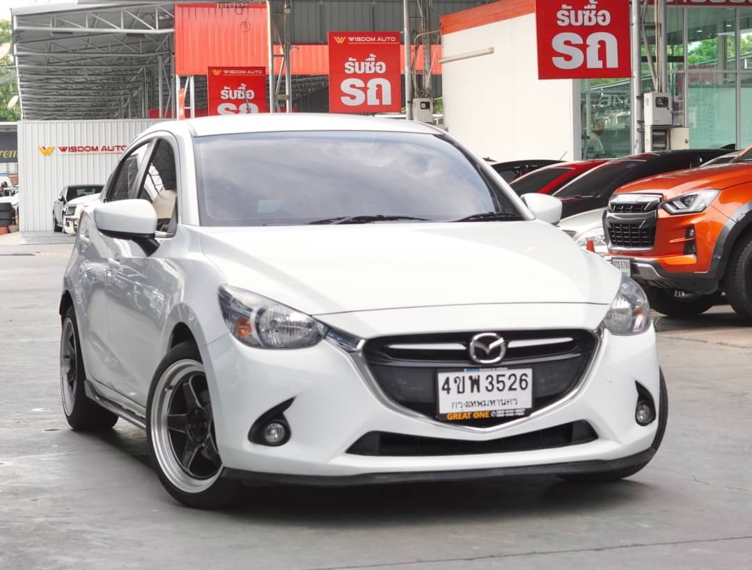2015 Mazda 2 Hatchback (5 ประตู) สีขาว (รูปที่ 3)