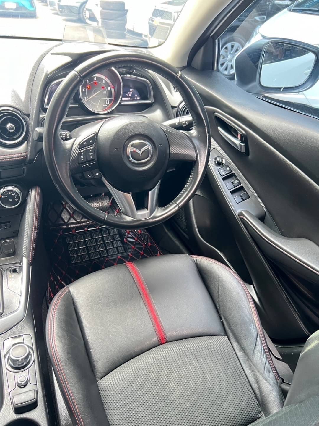 2015 Mazda 2 Hatchback (5 ประตู) สีขาว (รูปที่ 10)