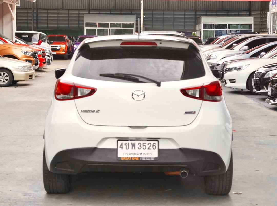 2015 Mazda 2 Hatchback (5 ประตู) สีขาว (รูปที่ 5)