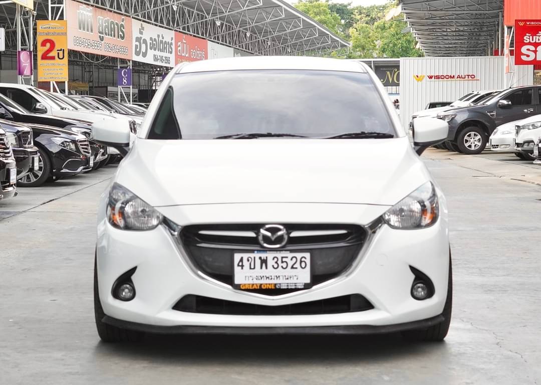 2015 Mazda 2 Hatchback (5 ประตู) สีขาว (รูปที่ 2)