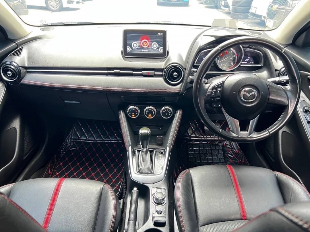 2015 Mazda 2 Hatchback (5 ประตู) สีขาว (รูปที่ 16)