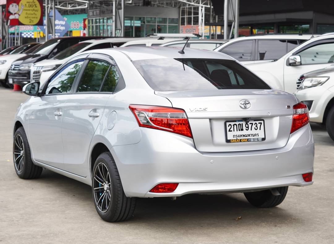 2013 Toyota Vios สีเทา (รูปที่ 6)