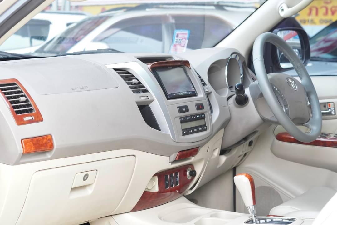 2008 Toyota Fortuner ไมเนอร์เชนจ์ 1 สีทอง (รูปที่ 11)