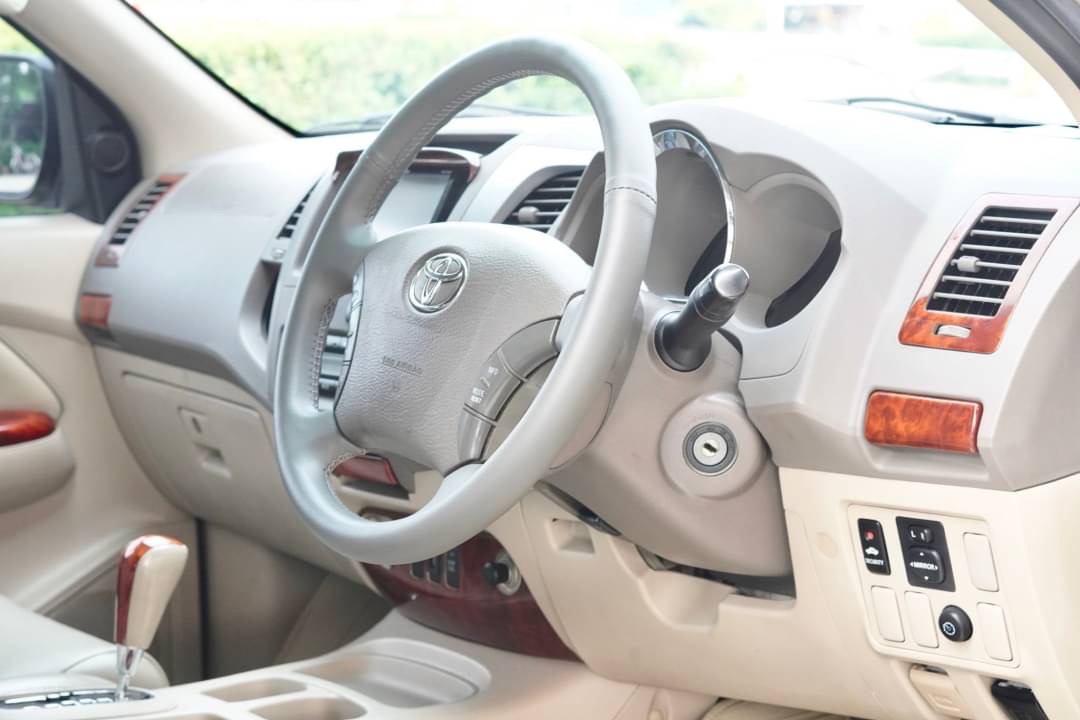 2008 Toyota Fortuner ไมเนอร์เชนจ์ 1 สีทอง (รูปที่ 10)