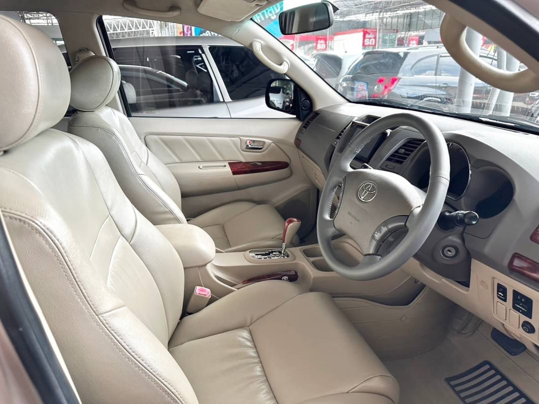 2008 Toyota Fortuner ไมเนอร์เชนจ์ 1 สีทอง (รูปที่ 18)