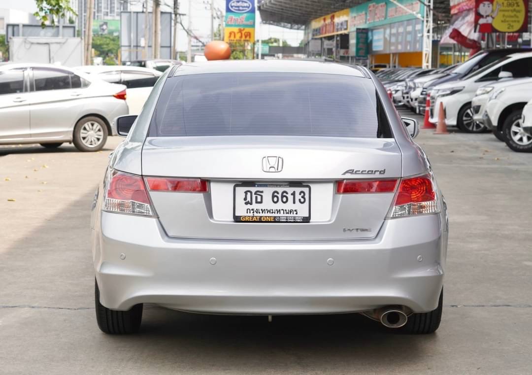 2010 Honda Accord Gen 8 สีเงิน (รูปที่ 4)