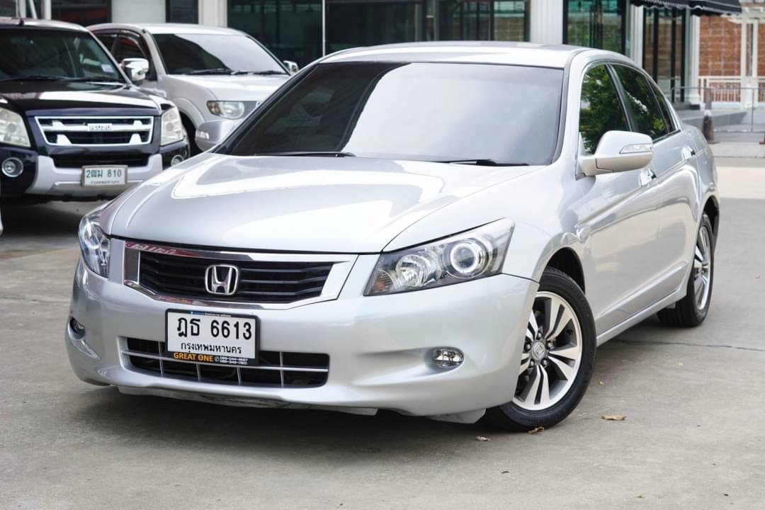 2010 Honda Accord Gen 8 สีเงิน