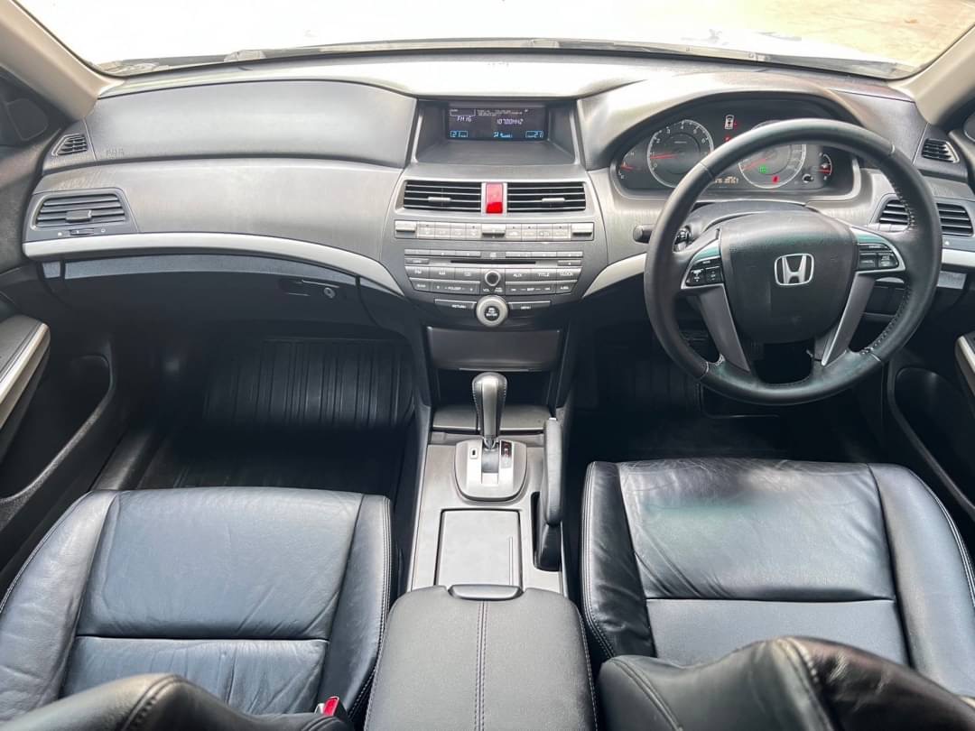 2010 Honda Accord Gen 8 สีเงิน