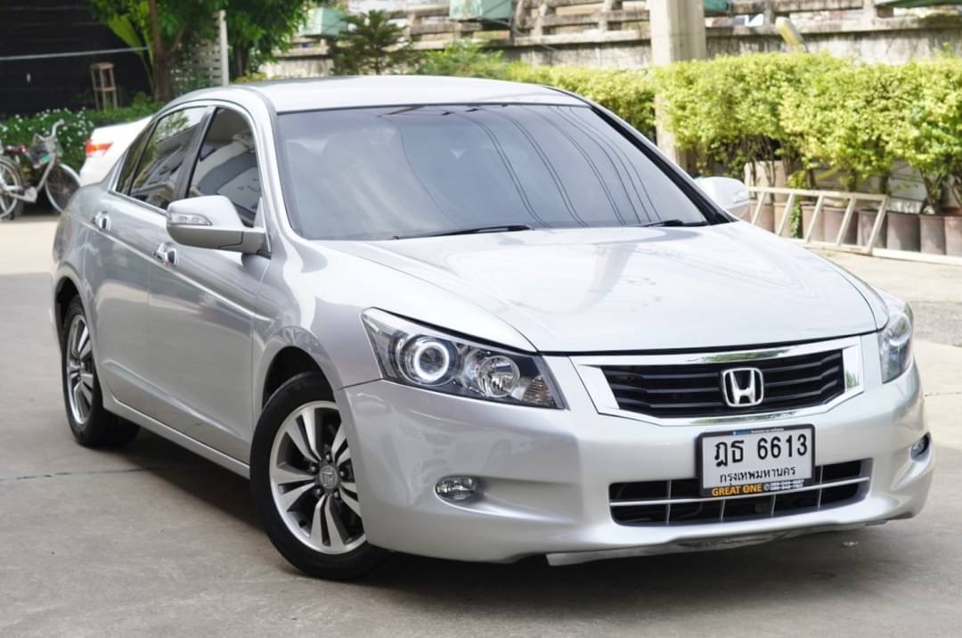 2010 Honda Accord Gen 8 สีเงิน