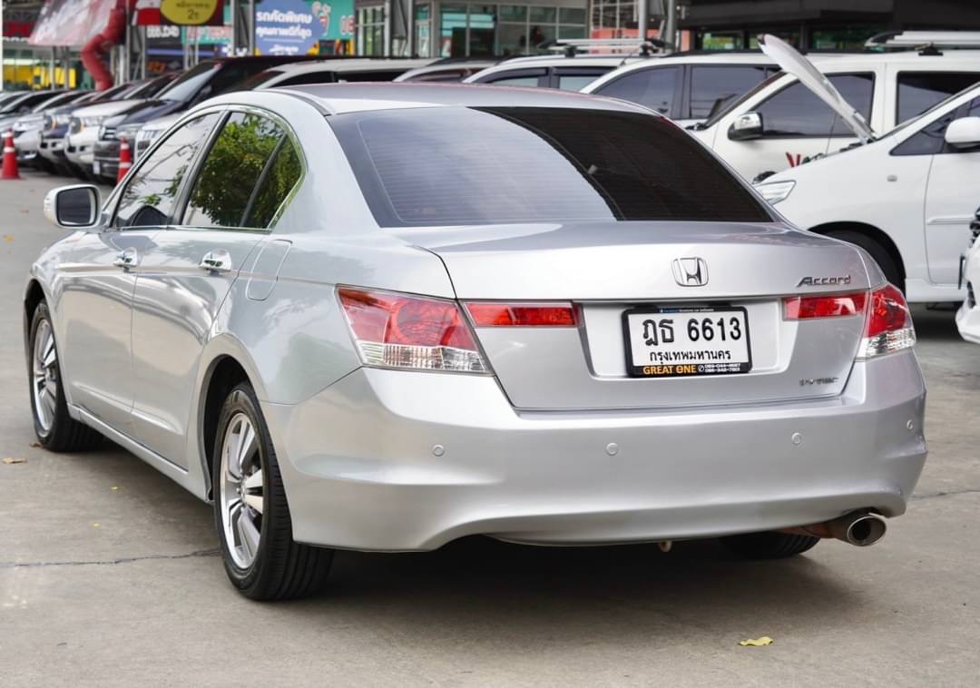 2010 Honda Accord Gen 8 สีเงิน (รูปที่ 9)