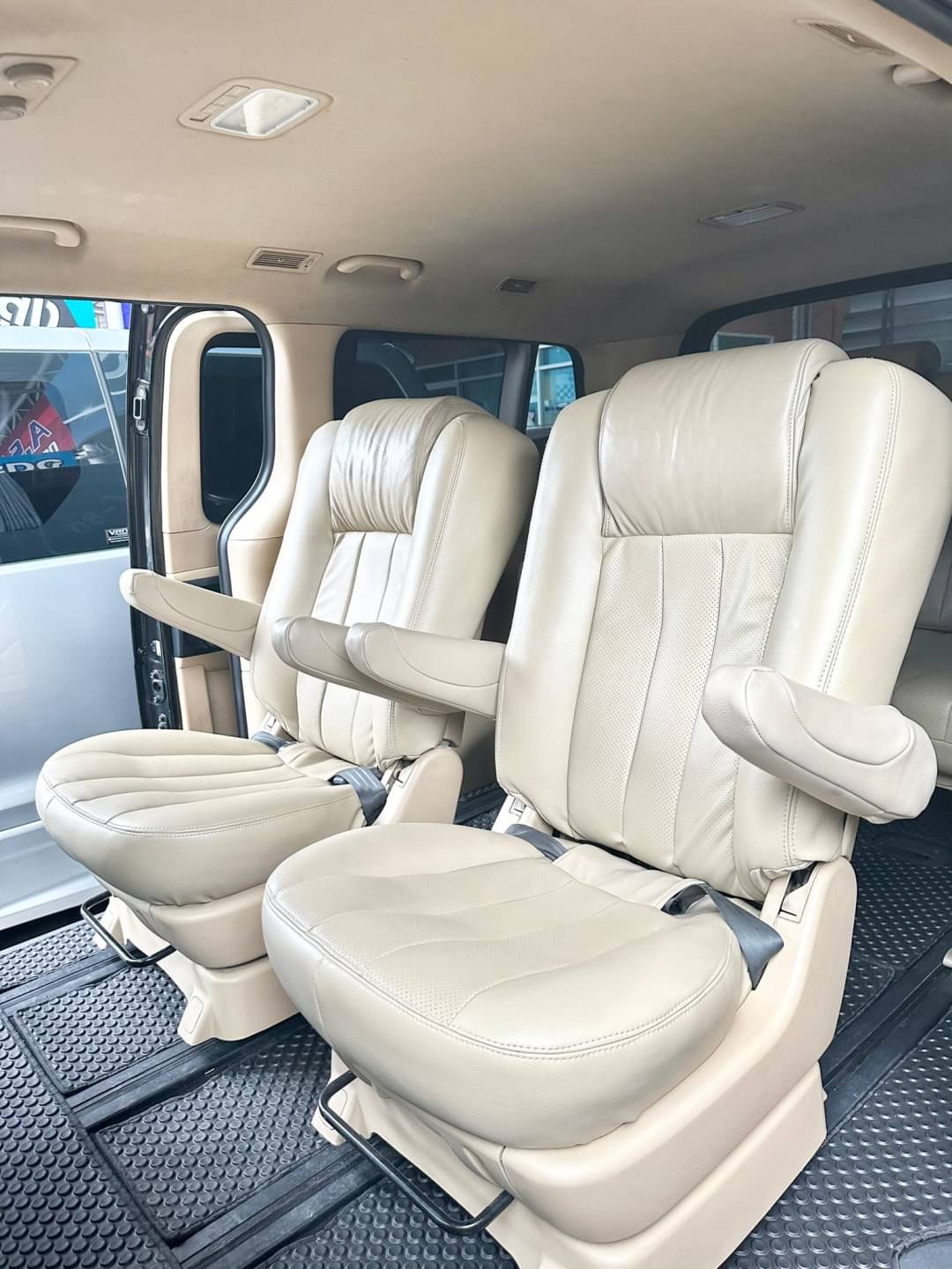 2010 Hyundai H-1 สีดำ (รูปที่ 8)