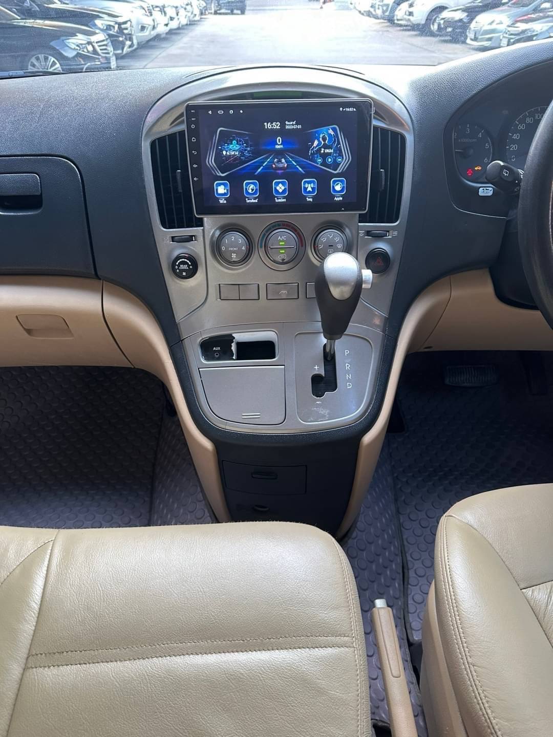 2010 Hyundai H-1 สีดำ (รูปที่ 16)