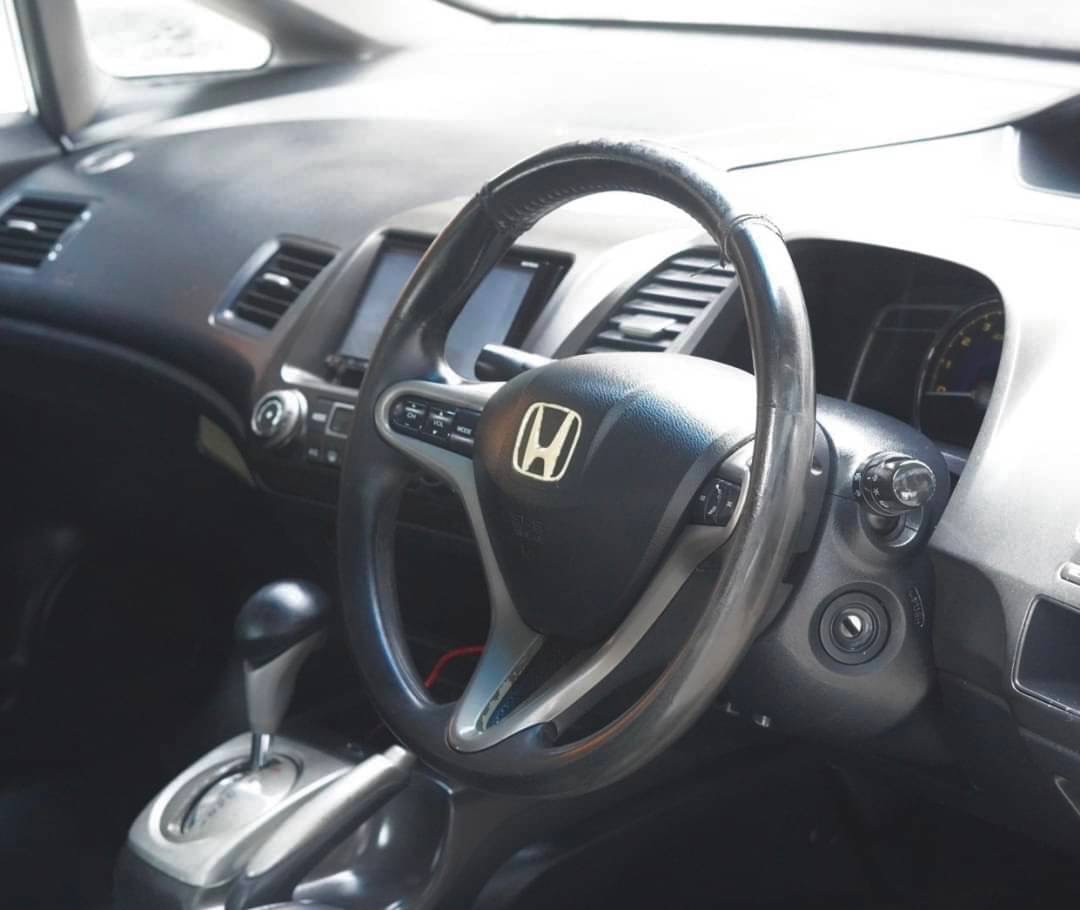 2011 Honda Civic FD สีขาว (รูปที่ 13)