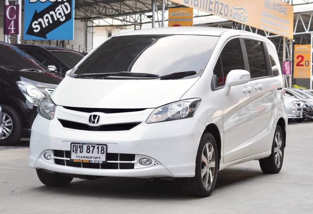 2011 Honda Freed สีขาว (รูปที่ 5)