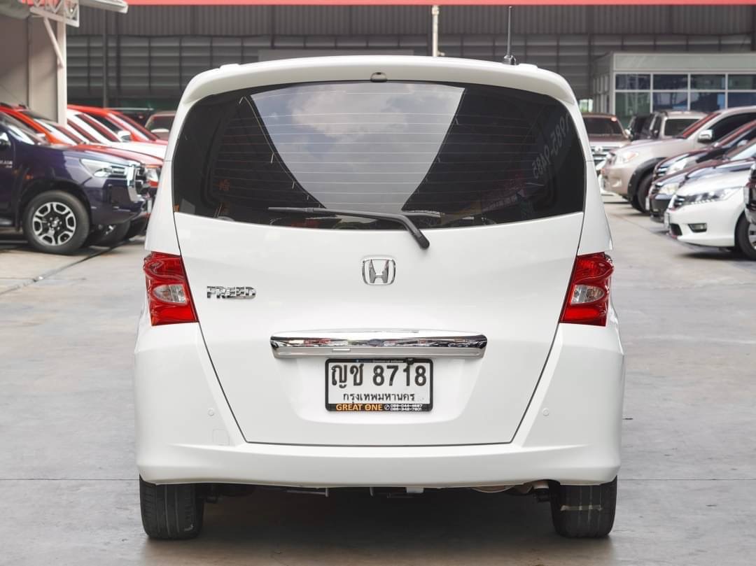 2011 Honda Freed สีขาว (รูปที่ 3)
