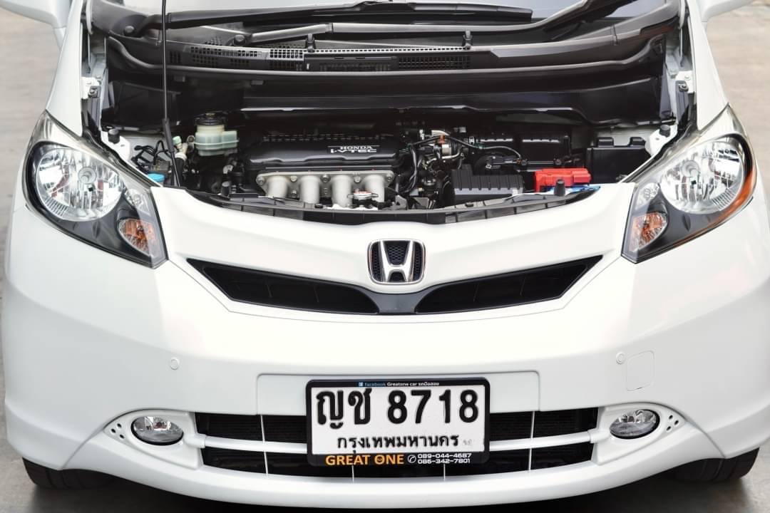 2011 Honda Freed สีขาว (รูปที่ 12)