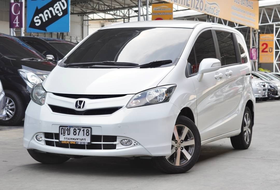 2011 Honda Freed สีขาว