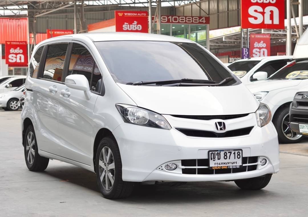 2011 Honda Freed สีขาว (รูปที่ 6)