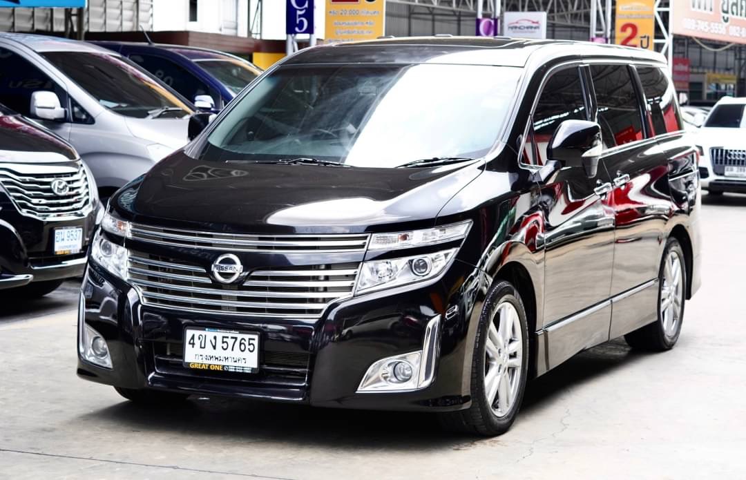 2012 Nissan Elgrand สีดำ