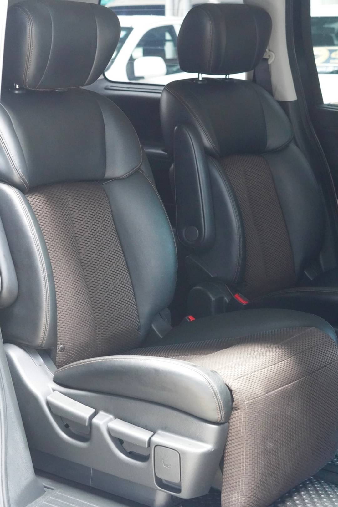 2012 Nissan Elgrand สีดำ (รูปที่ 18)