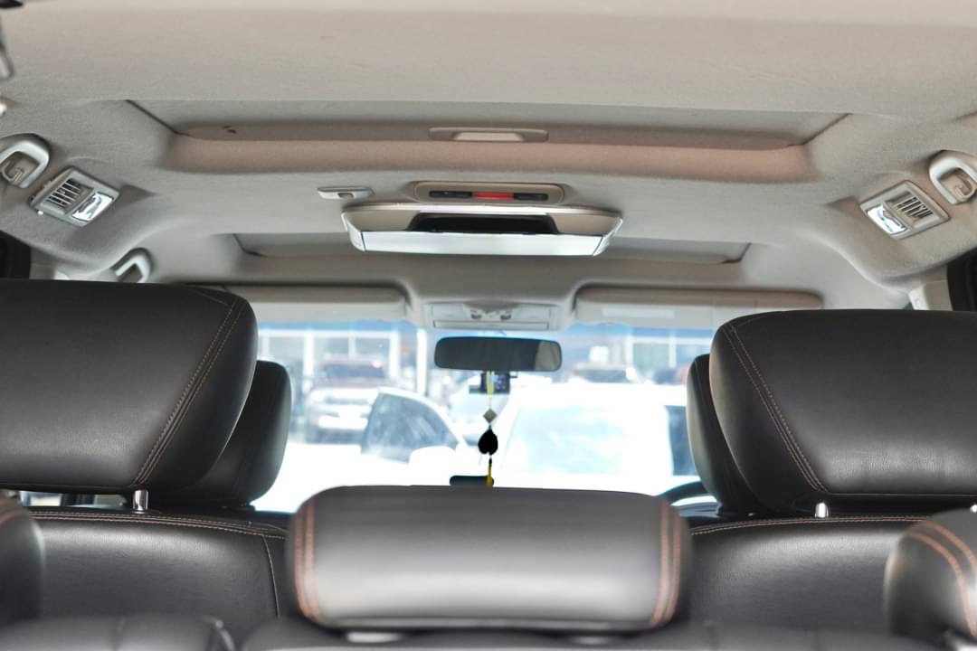 2012 Nissan Elgrand สีดำ (รูปที่ 12)
