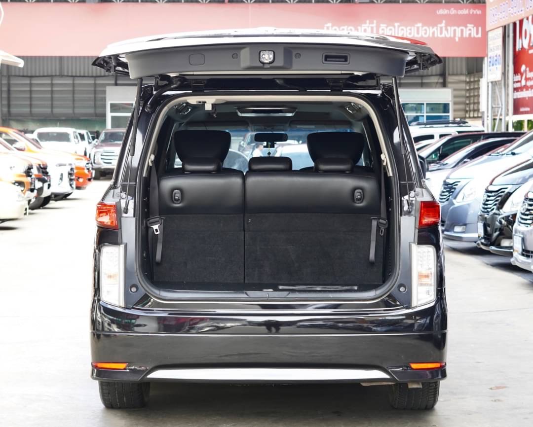 2012 Nissan Elgrand สีดำ