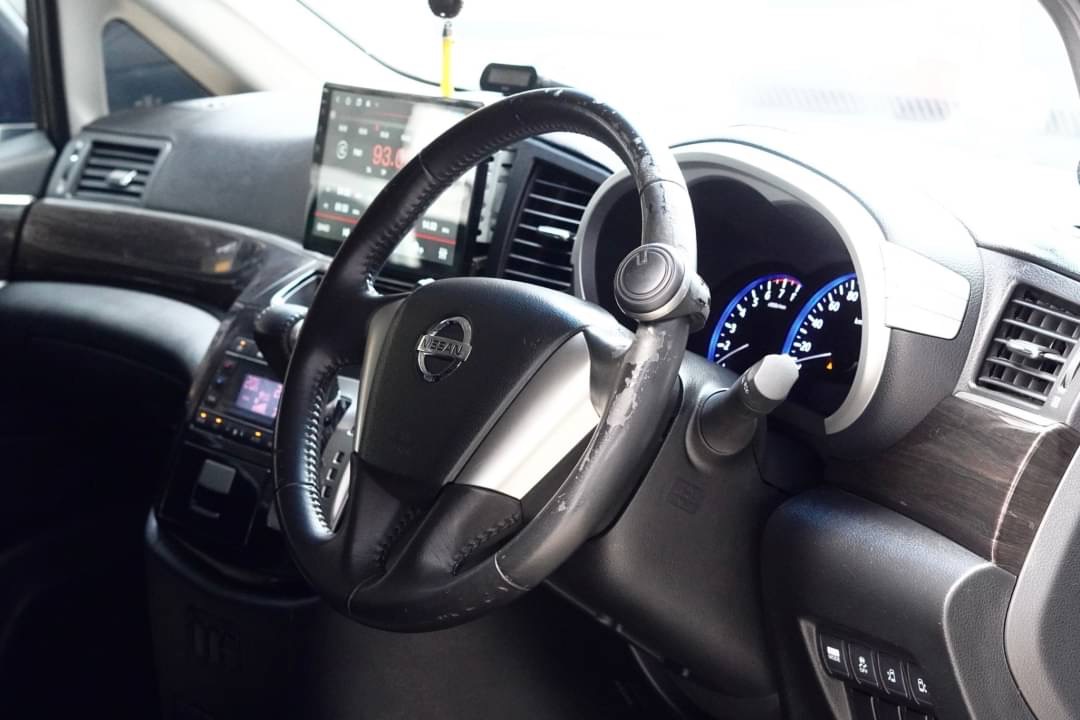 2012 Nissan Elgrand สีดำ (รูปที่ 10)