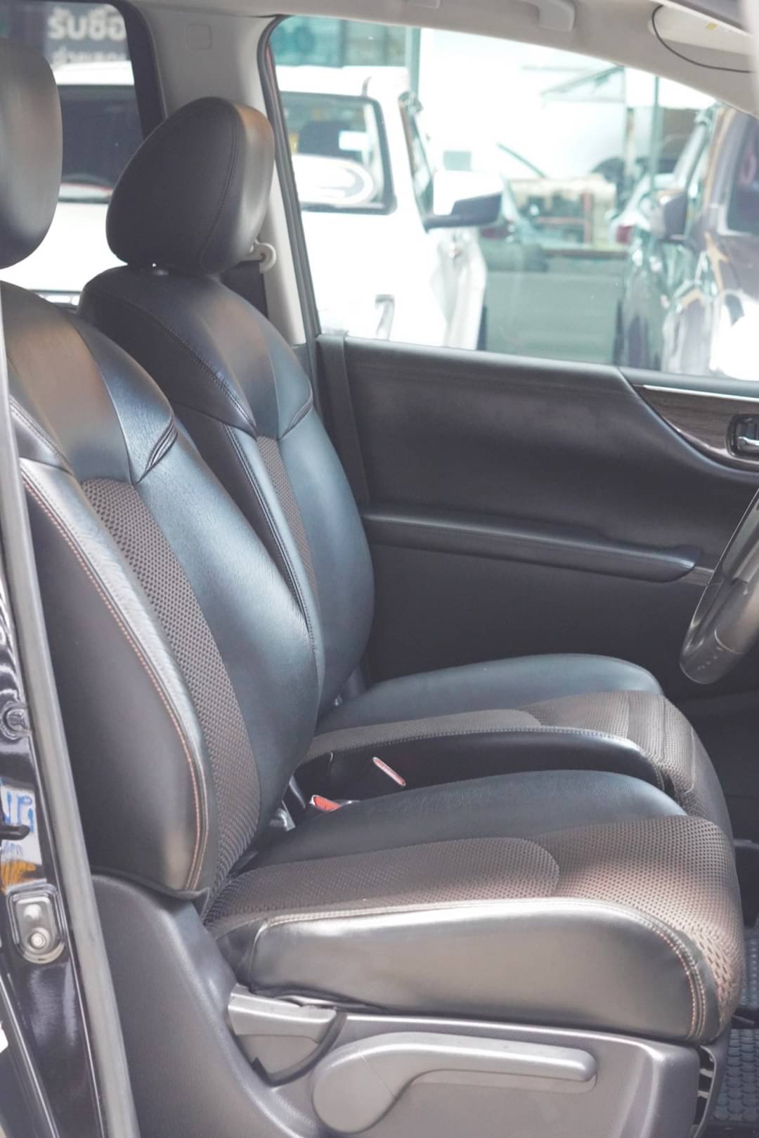 2012 Nissan Elgrand สีดำ (รูปที่ 20)
