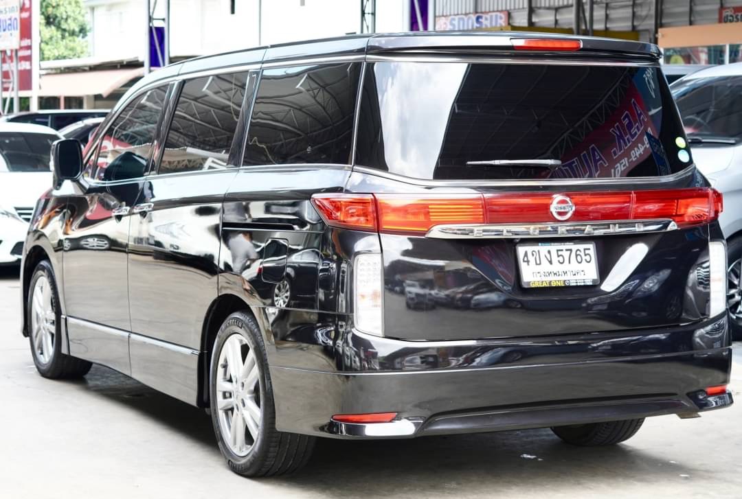 2012 Nissan Elgrand สีดำ