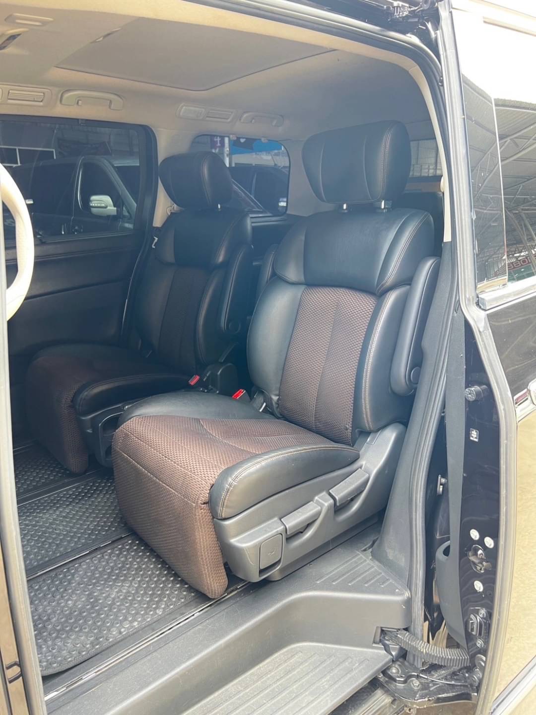 2012 Nissan Elgrand สีดำ (รูปที่ 14)