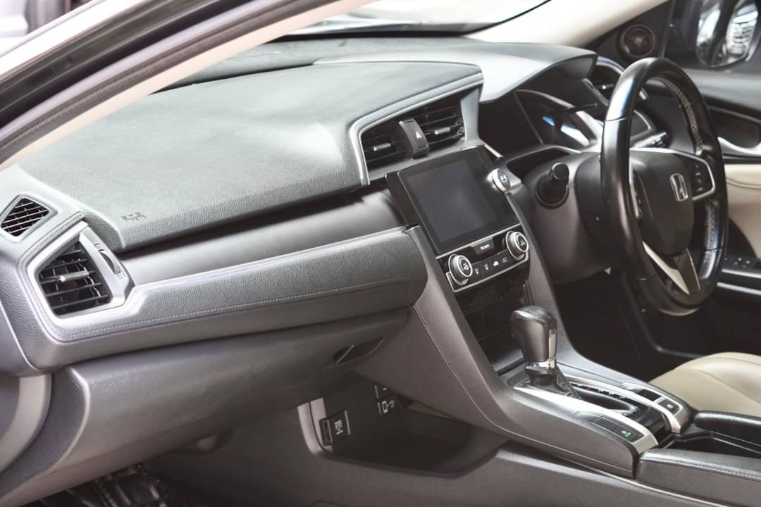 2016 Honda Civic Sedan สีดำ (รูปที่ 7)