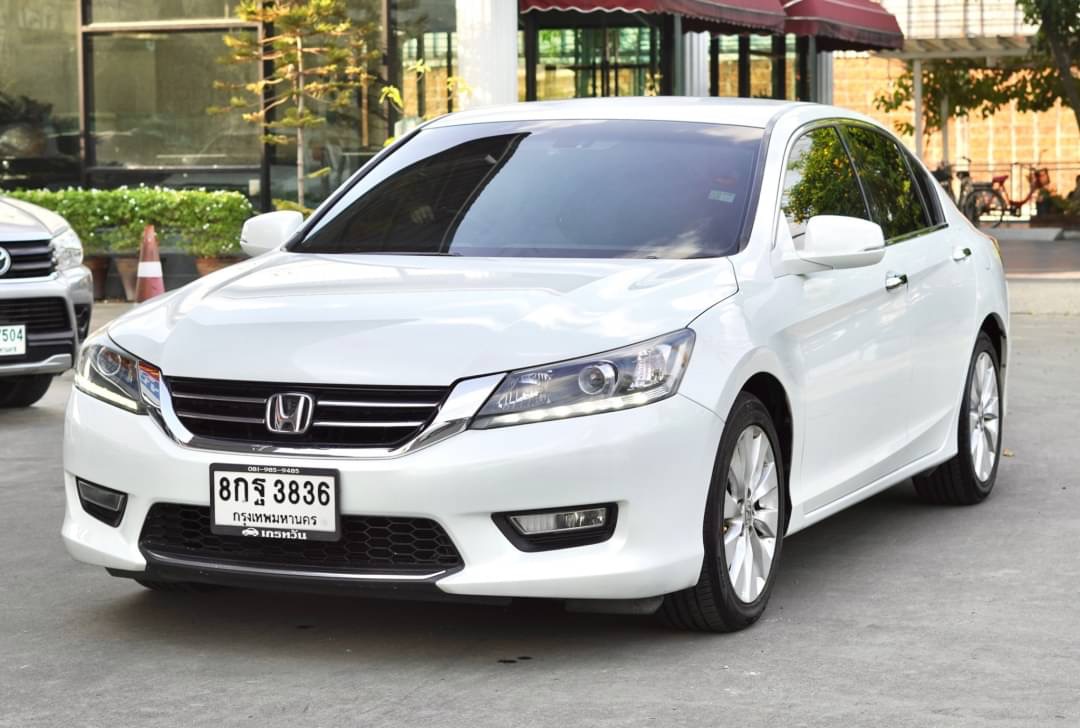 2015 Honda Accord สีขาว (รูปที่ 4)