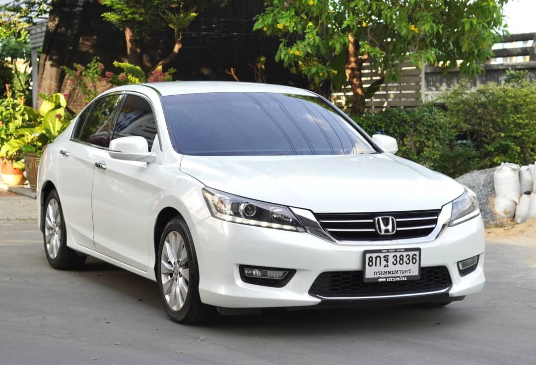 2015 Honda Accord สีขาว (รูปที่ 5)