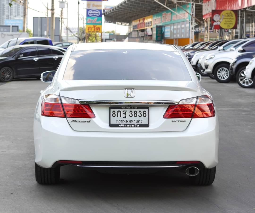 2015 Honda Accord สีขาว (รูปที่ 8)