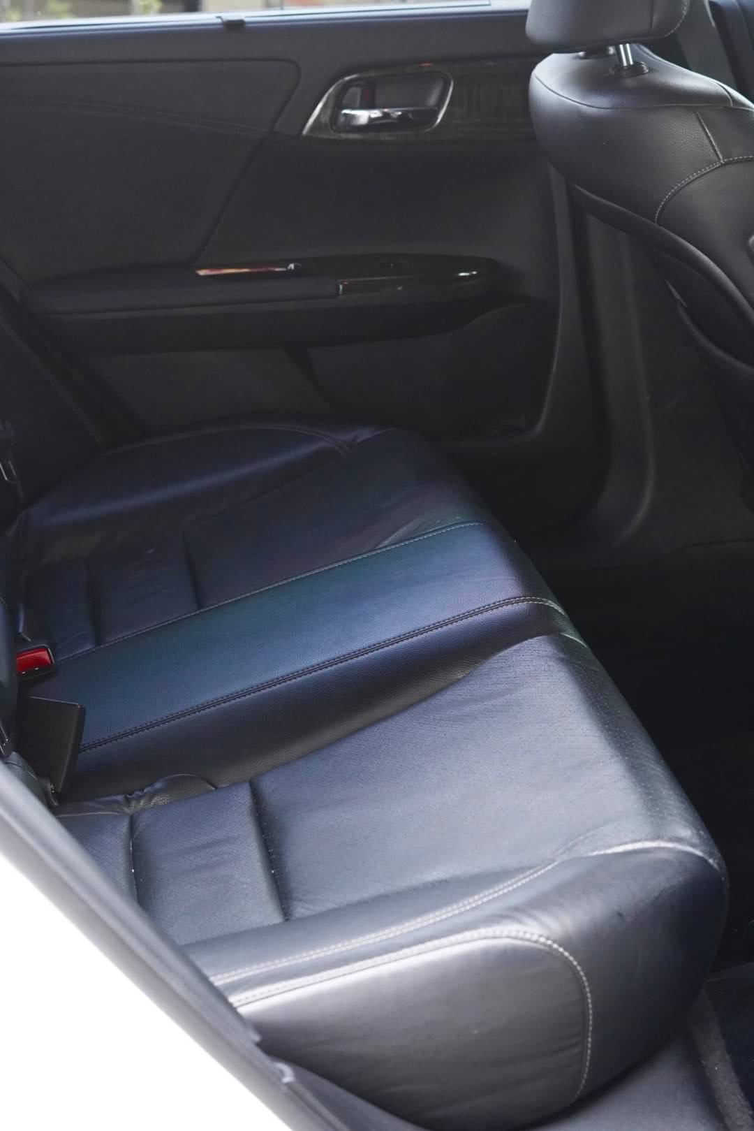 2015 Honda Accord สีขาว (รูปที่ 15)