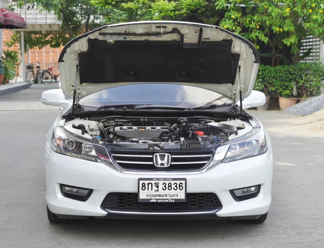 2015 Honda Accord สีขาว (รูปที่ 18)