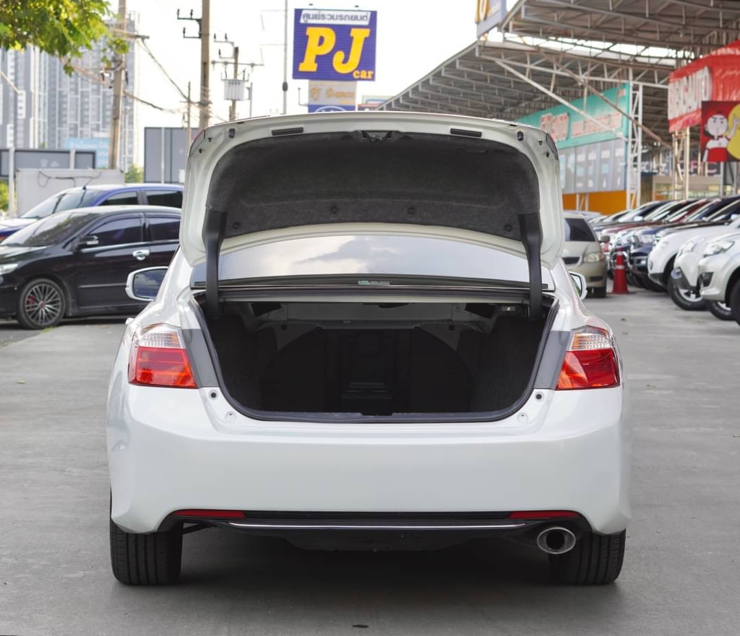 2015 Honda Accord สีขาว (รูปที่ 17)