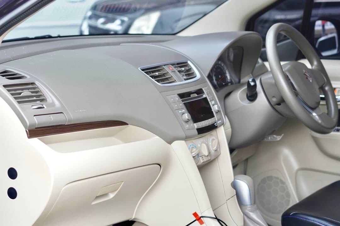 2017 Suzuki Ertiga สีดำ (รูปที่ 12)