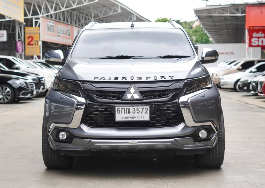 2017 Mitsubishi Pajero Sport สีเงิน (รูปที่ 2)