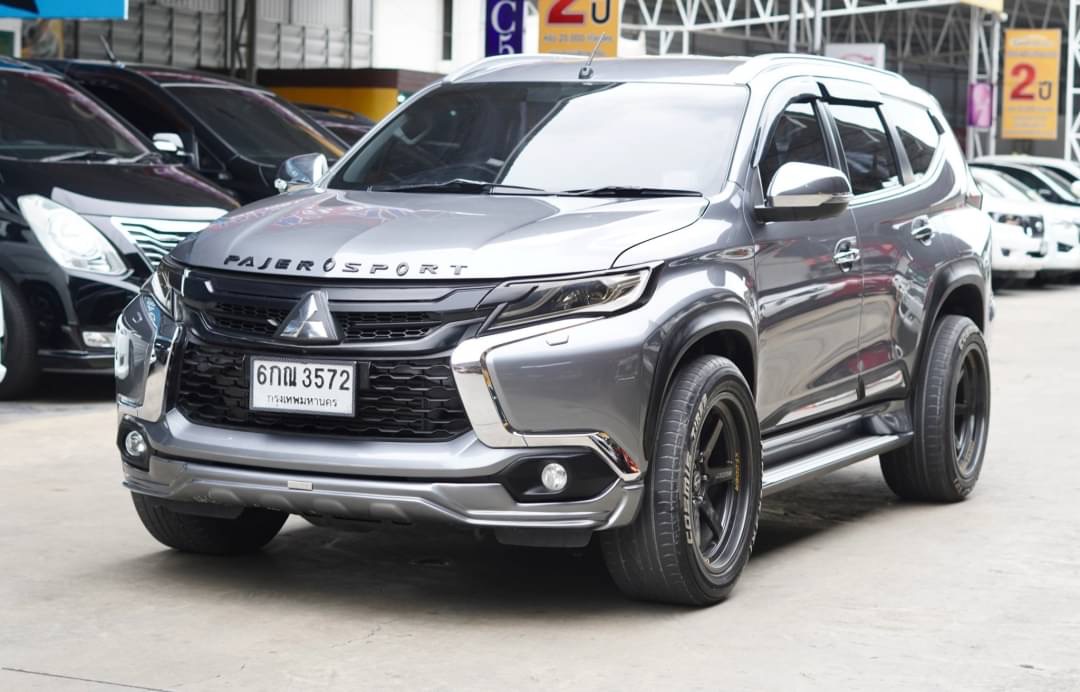 2017 Mitsubishi Pajero Sport สีเงิน (รูปที่ 6)