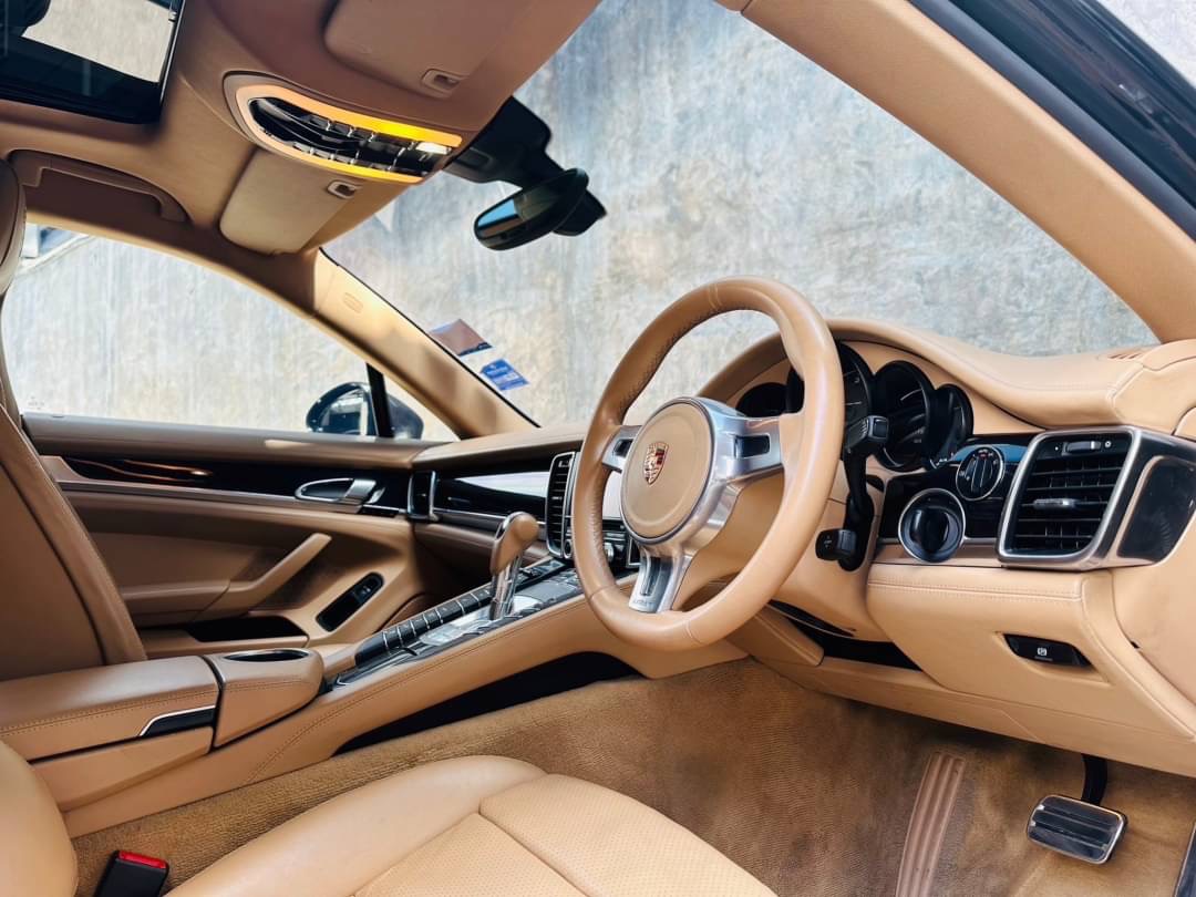 2012 Porsche Panamera สีดำ (รูปที่ 3)
