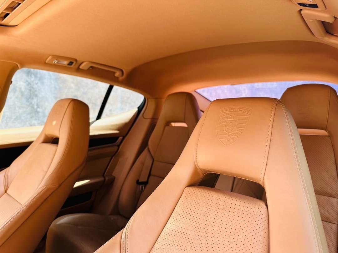 2012 Porsche Panamera สีดำ (รูปที่ 18)