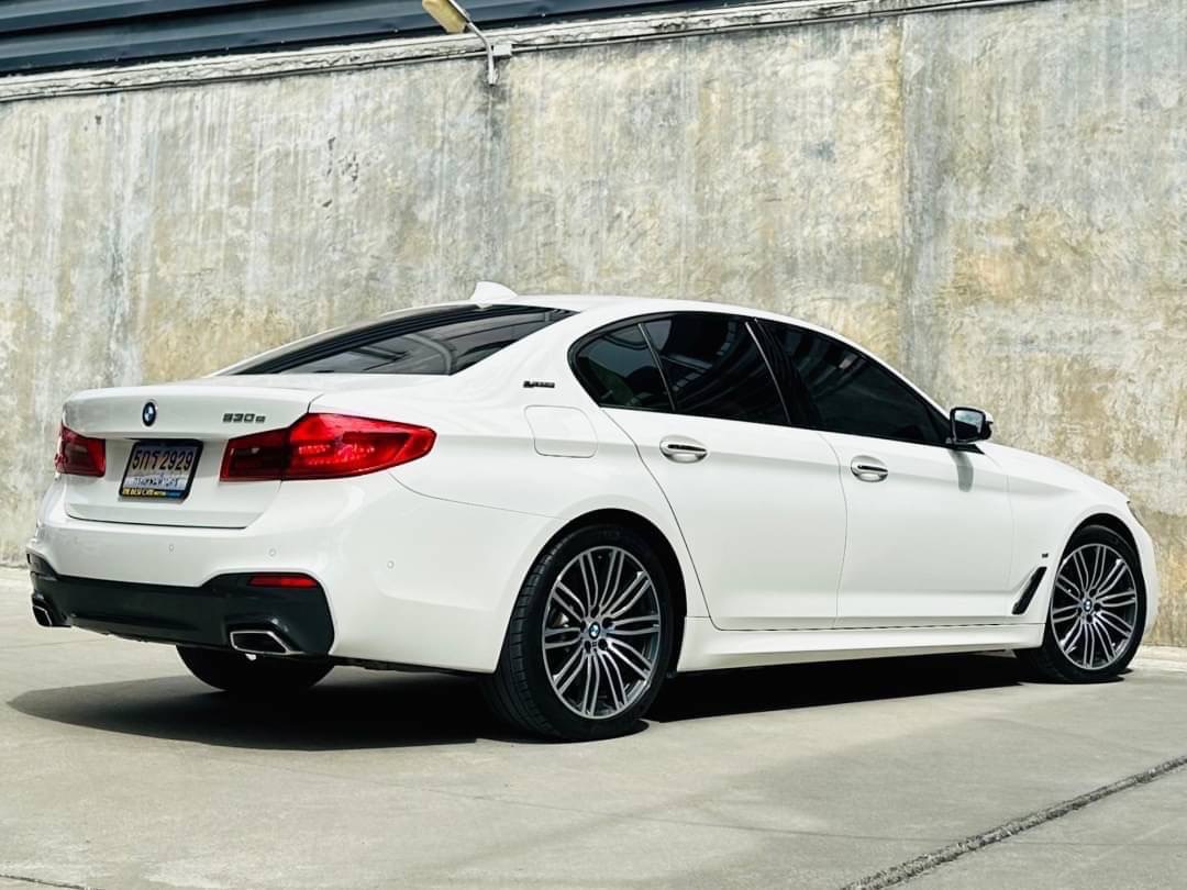 2018 BMW 5 Series G30 530e สีขาว (รูปที่ 5)