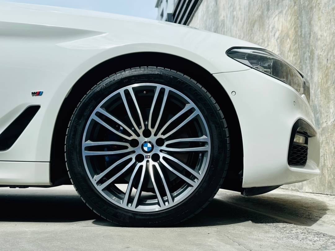 2018 BMW 5 Series G30 530e สีขาว (รูปที่ 4)