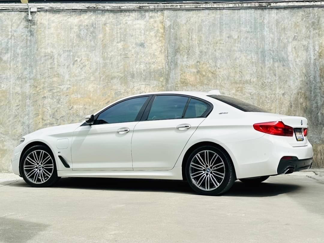 2018 BMW 5 Series G30 530e สีขาว