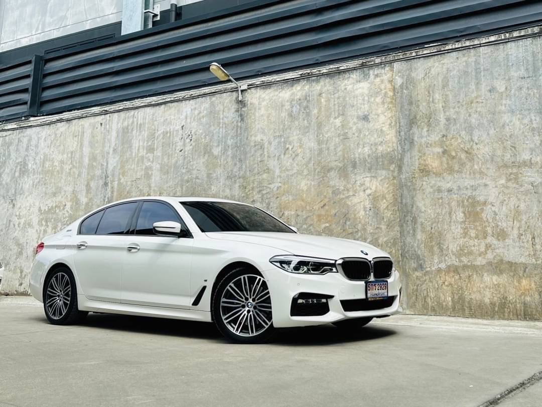 2018 BMW 5 Series G30 530e สีขาว (รูปที่ 2)