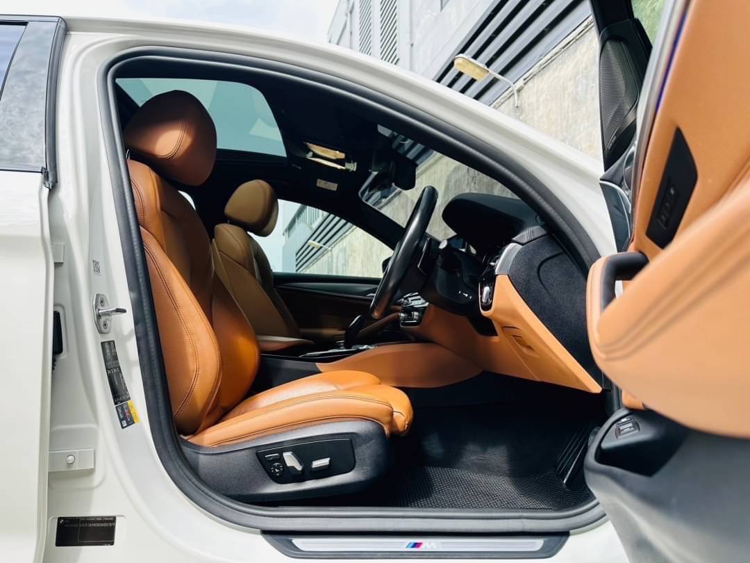 2018 BMW 5 Series G30 530e สีขาว (รูปที่ 12)